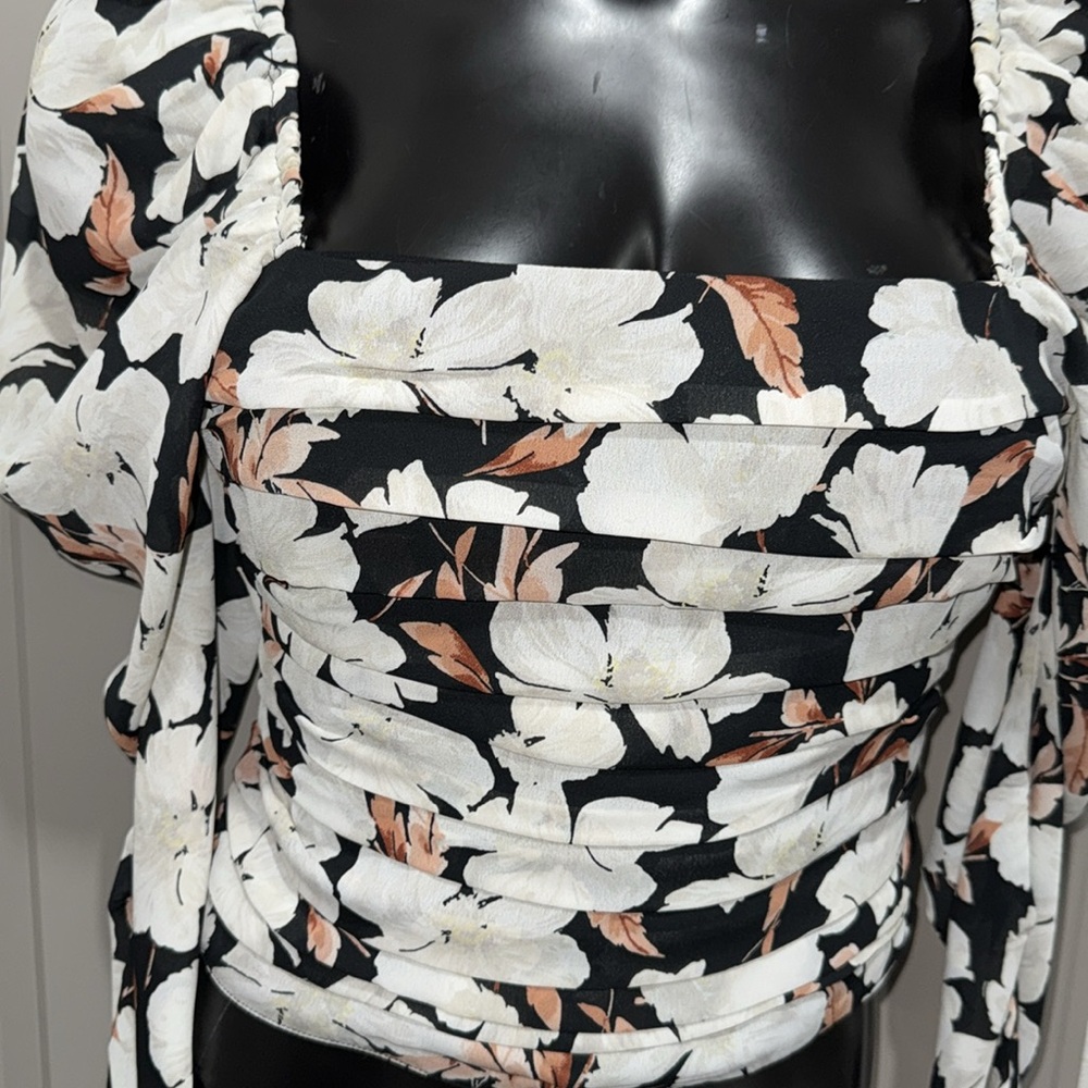 ♥️SOLD♥️Abercrombie & fitch black white floral smocked square neck long top XS S - Picture 2 of 7